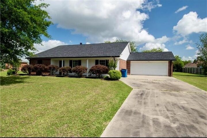 Property Photo:  1304 Mohican Dr Drive  LA 70611 