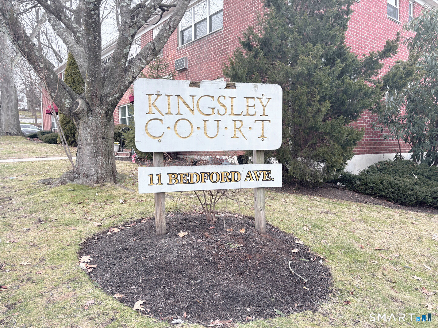 Property Photo: 11 Bedford Avenue Apt G1 CT 06850