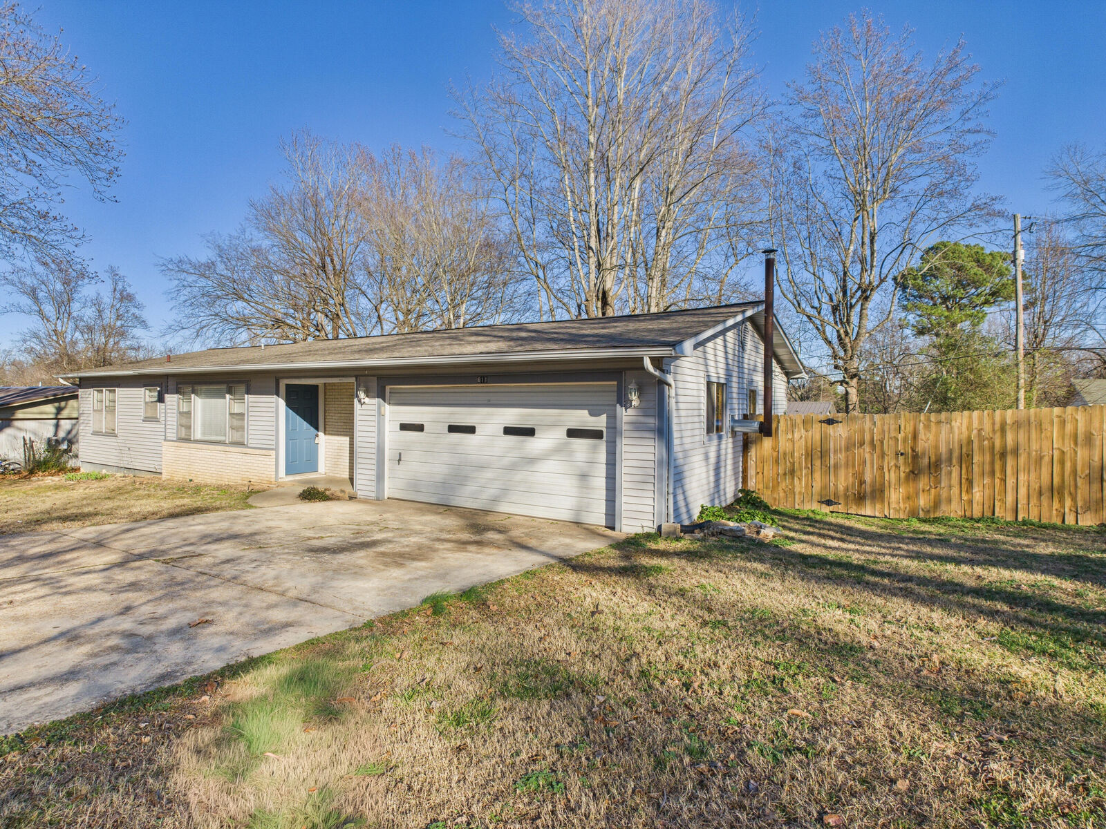 Property Photo:  611 Tamarind Street  AR 72601 