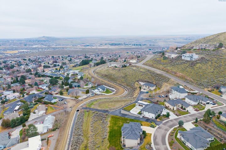 Property Photo: 200 Meadow Hills Dr WA 99352