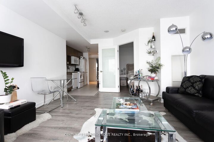 Property Photo:  11 Brunel Court 4105  ON M5V 3Y3 