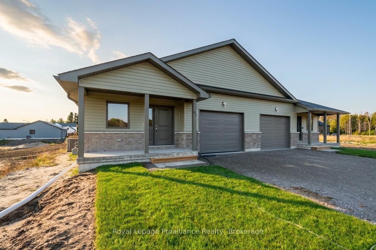 Property Photo: 14 Clayton John Avenue ON K0K 1H0
