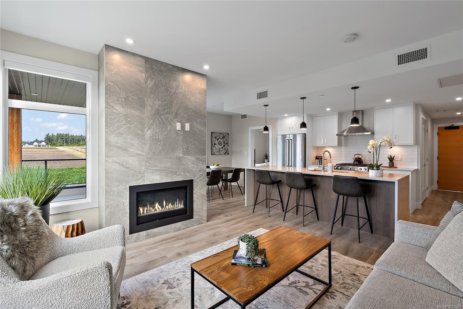 Property Photo:  2520 Hackett Cres 309  BC V8M 0C5 