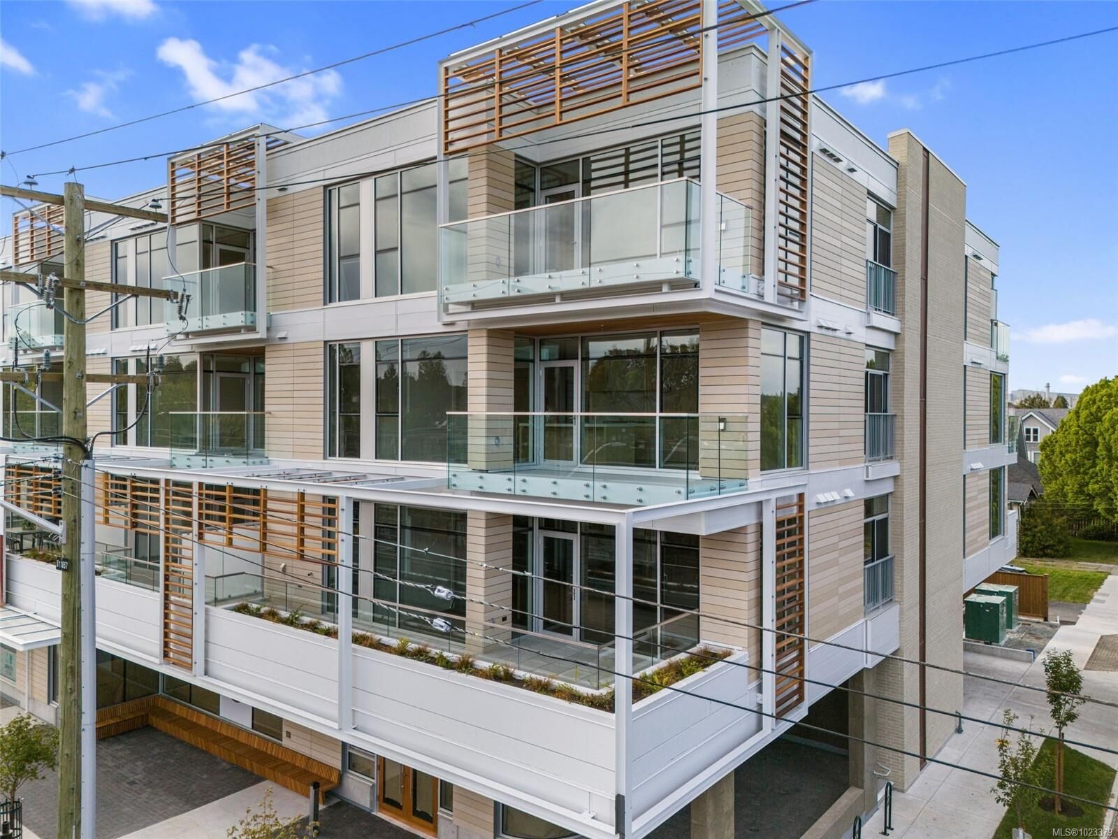 Property Photo:  1916 Oak Bay Ave 205  BC V8R 1C7 