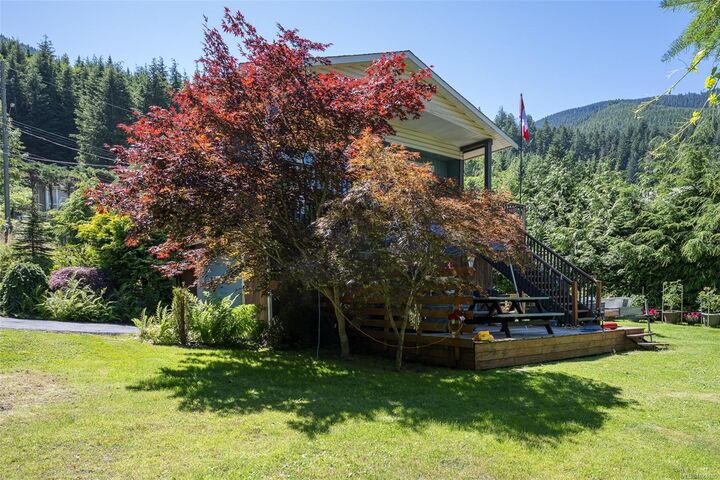 Property Photo: 561 Macmillan Dr BC V0P 1R0