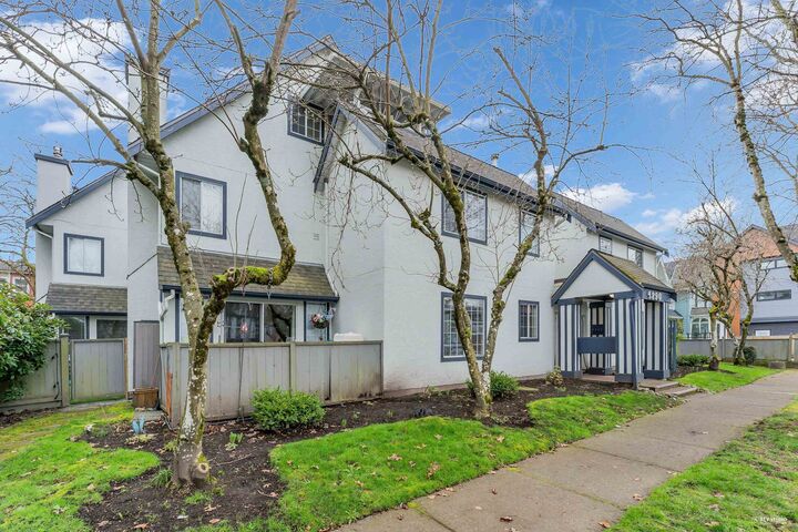 Property Photo:  4890 48 Avenue 8  BC V4K 1V3 