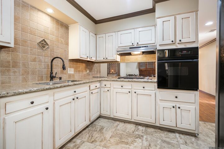 Property Photo:  1981 Potwin Dr  LA 70810 
