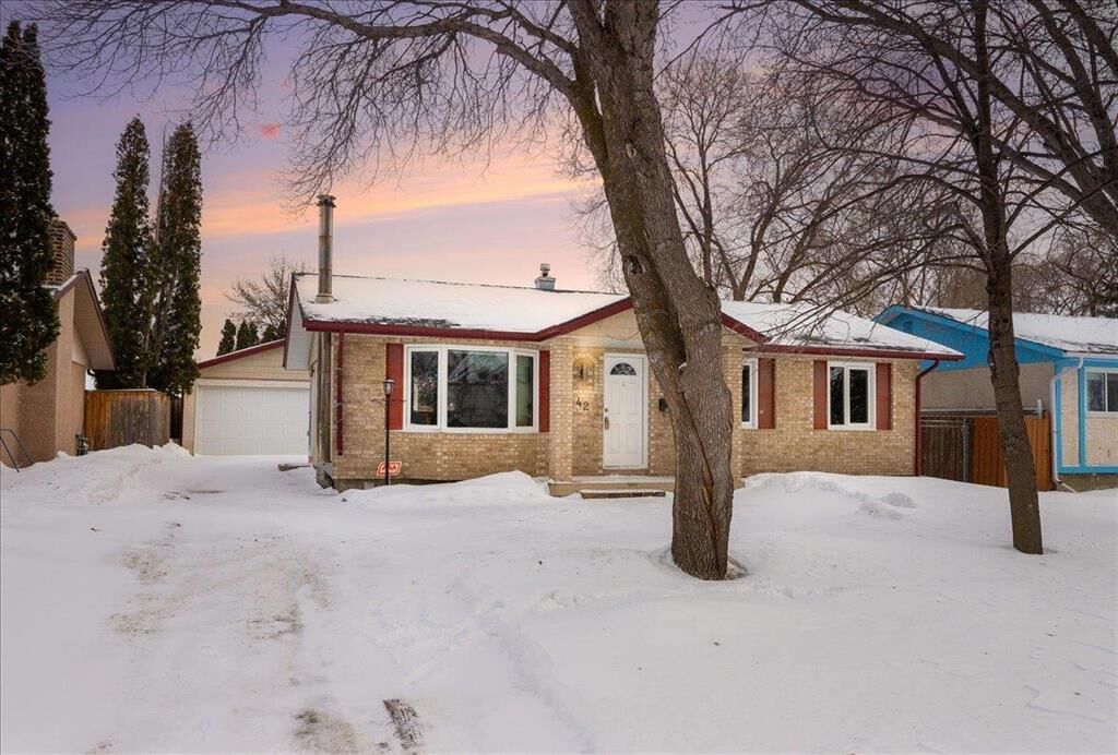 Property Photo:  42 Hollyhock Road  MB R2M 4P6 