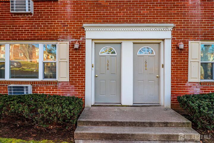 Property Photo:  6 York Drive 5A  NJ 08817 