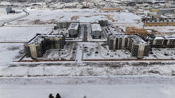 Property Photo:  635 Ballantrae Drive  MB R3T 6K4 