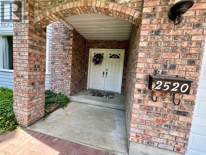 Photo de la propriété:  2520 9th Avenue  BC V1N 2Y8 