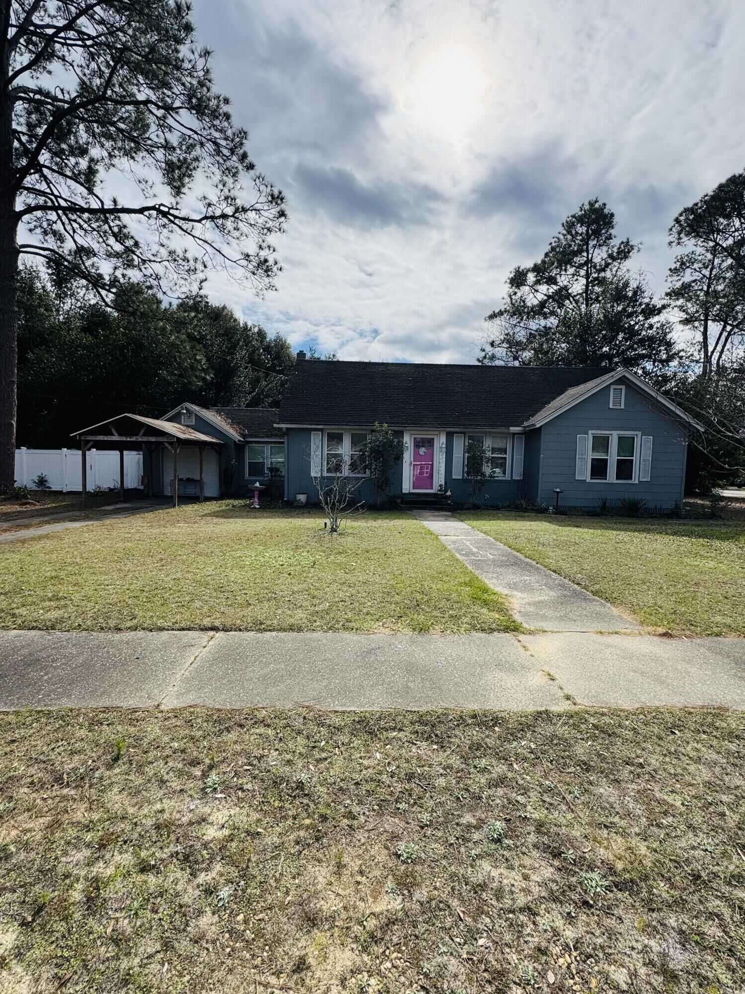 Property Photo:  302 E 2nd Avenue  FL 32536 