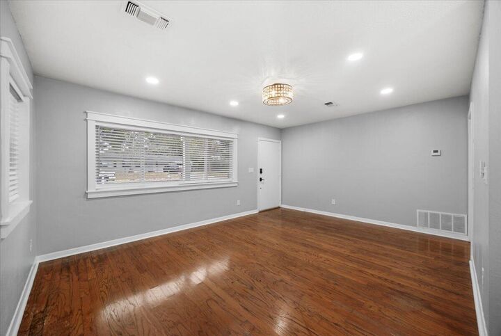 Property Photo:  318 NW Oakland Circle  FL 32548 