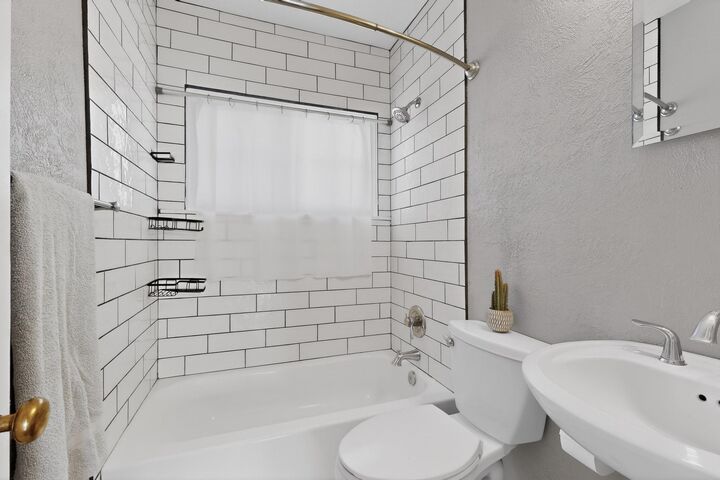 Property Photo:  305 Amherst Drive NE  NM 87106 