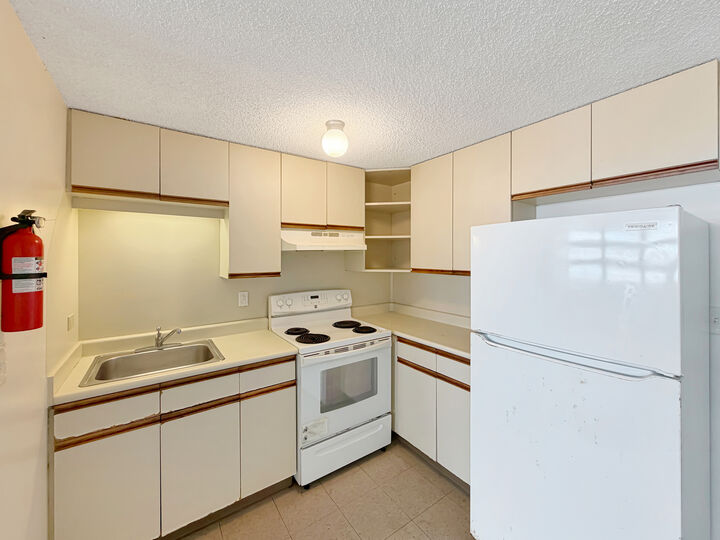 Property Photo:  84 Pukihae St 804  HI 96720 