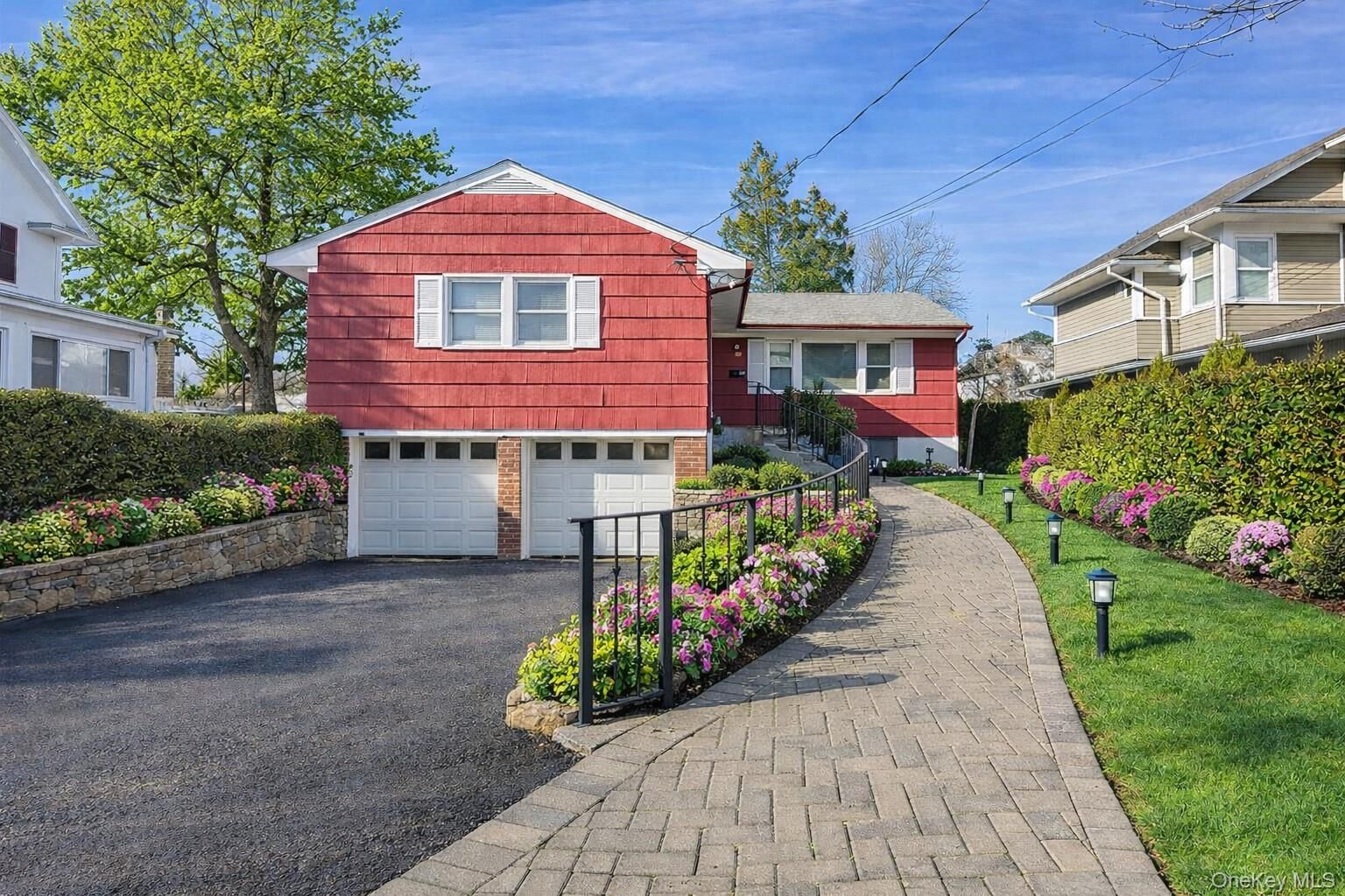 Property Photo:  11 Muir Place  NY 10801 