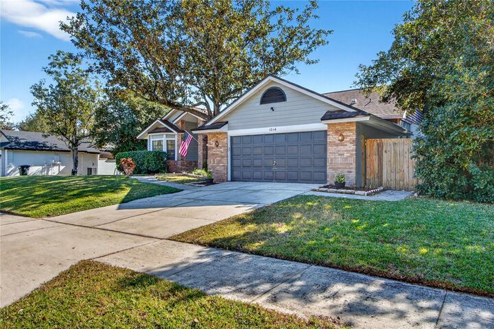 Property Photo: 1014 Willa Lake Circle FL 32765
