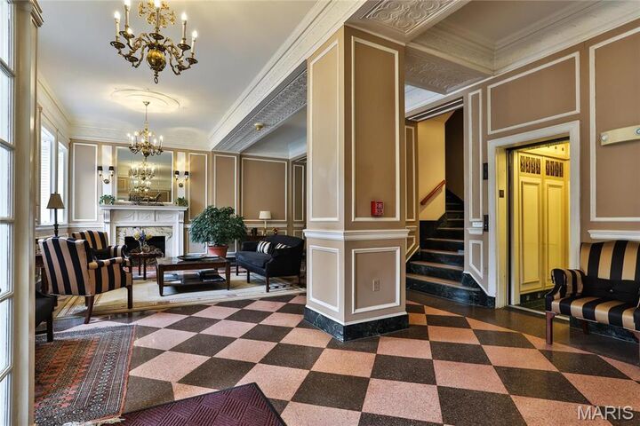 Property Photo:  701 S Skinker Boulevard 405  MO 63105 