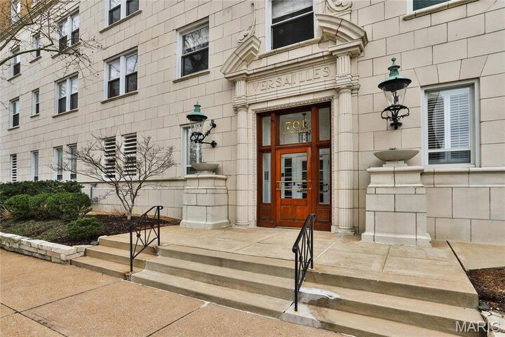 Property Photo:  701 S Skinker Boulevard 405  MO 63105 