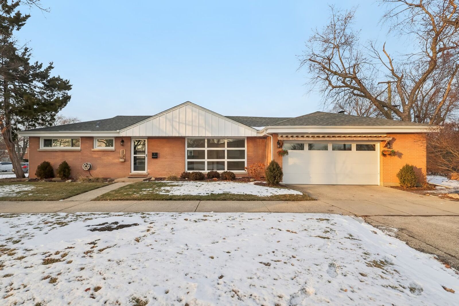 Property Photo: 6803 N Keeler Avenue IL 60712