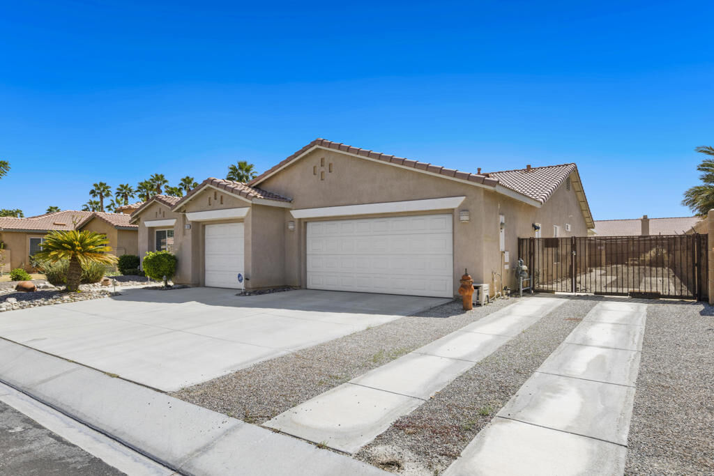 Property Photo: 81349 Avenida Esmeralda CA 92201