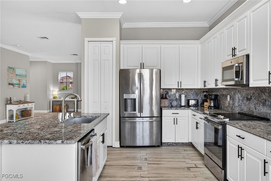 Property Photo: 7071 San Lorenzo Court 201 FL 33966