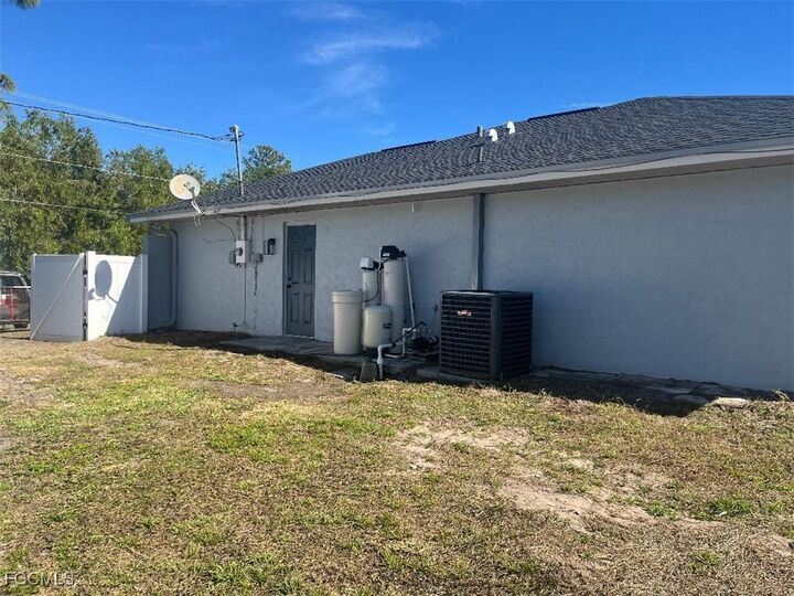 Property Photo:  2504 E 10th Street  FL 33936 