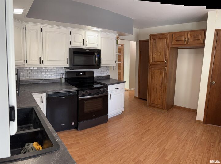 Property Photo:  1913 S Main Street  IL 61530 