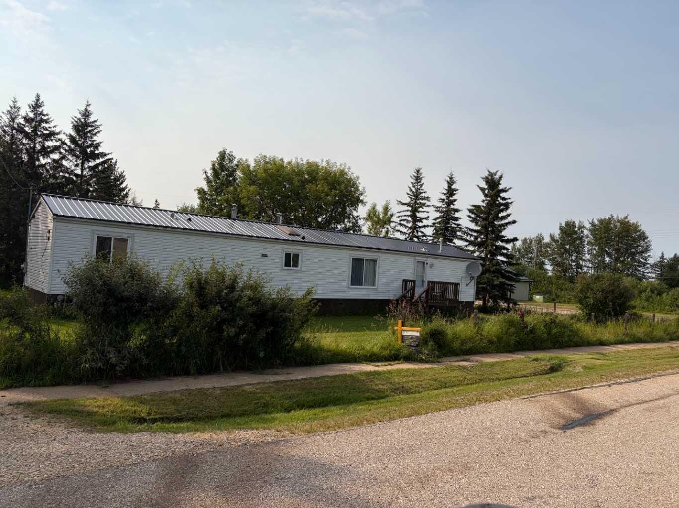 Property Photo: 16 1 Street W AB T0G 0X0