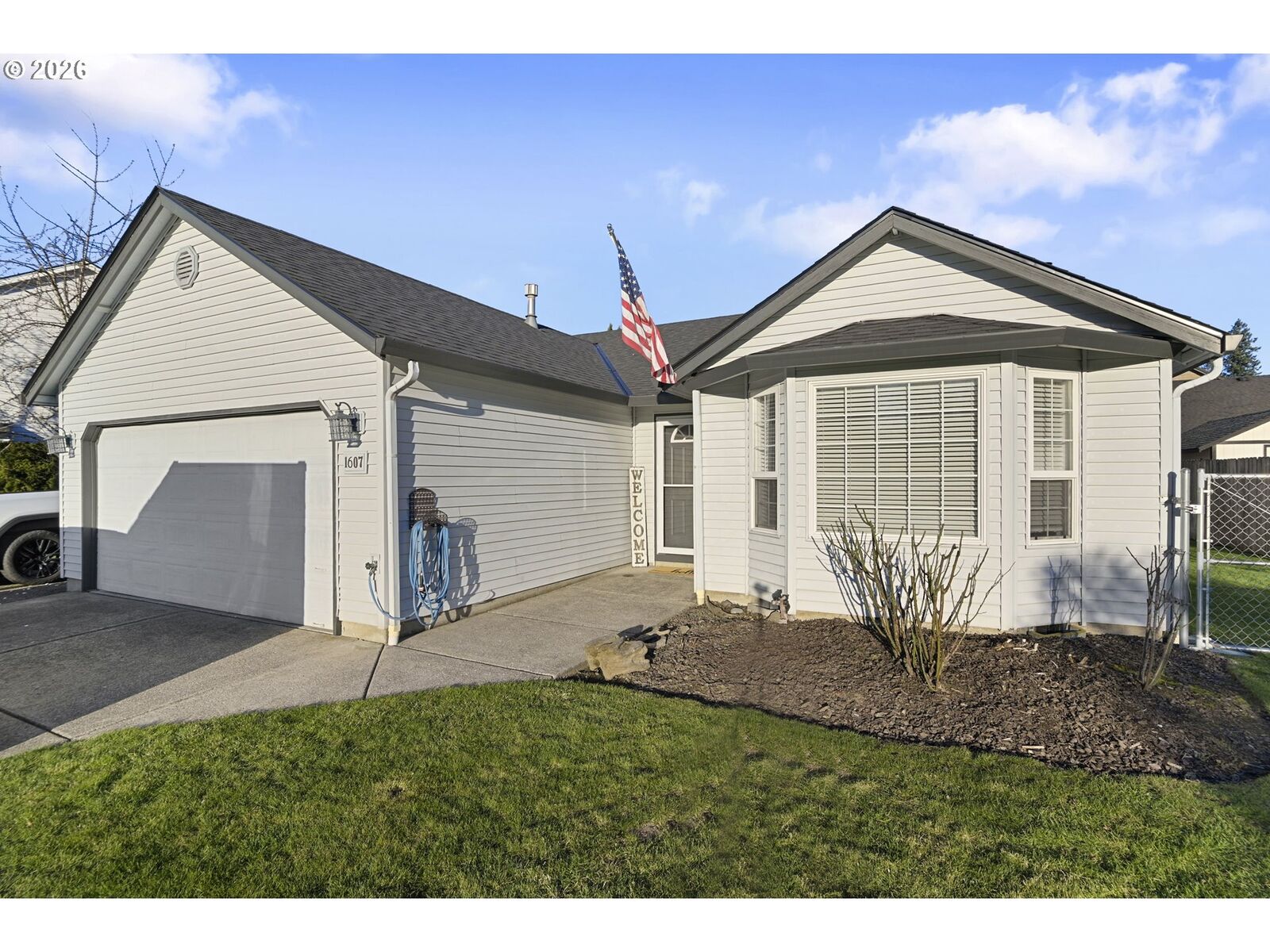 Property Photo:  1607 SW 2nd Ave  WA 98604 