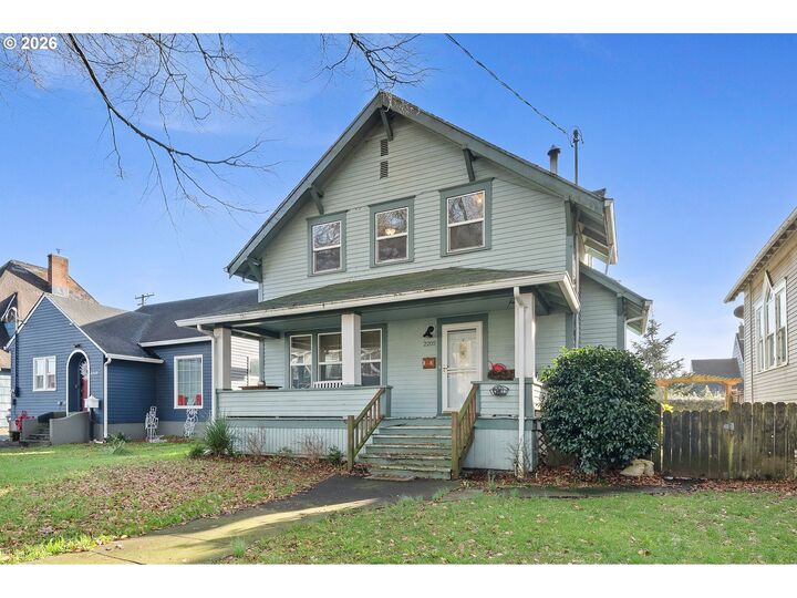Property Photo:  2205 5th St  OR 97141 