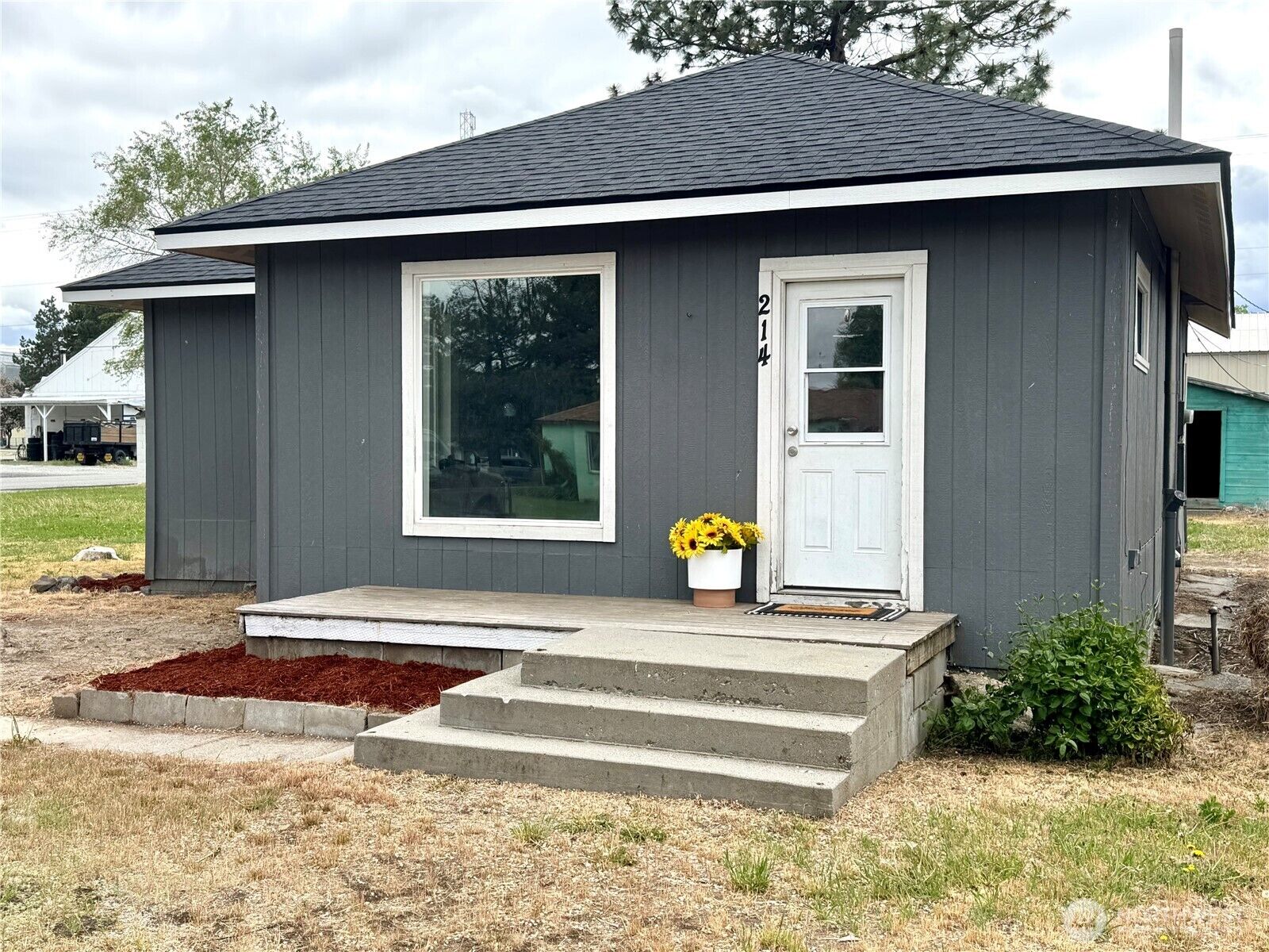 Property Photo:  214  Hamilton Street  WA 98830 