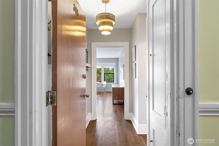 Property Photo: 1136 13th Avenue Avenue 305 WA 98122