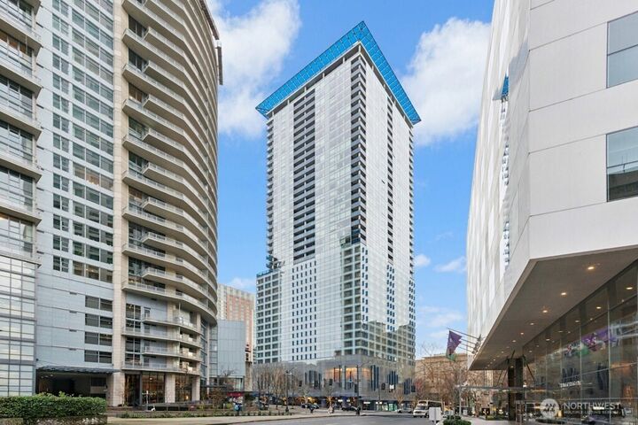 Property Photo:  737  Olive Way 2200  WA 98101 