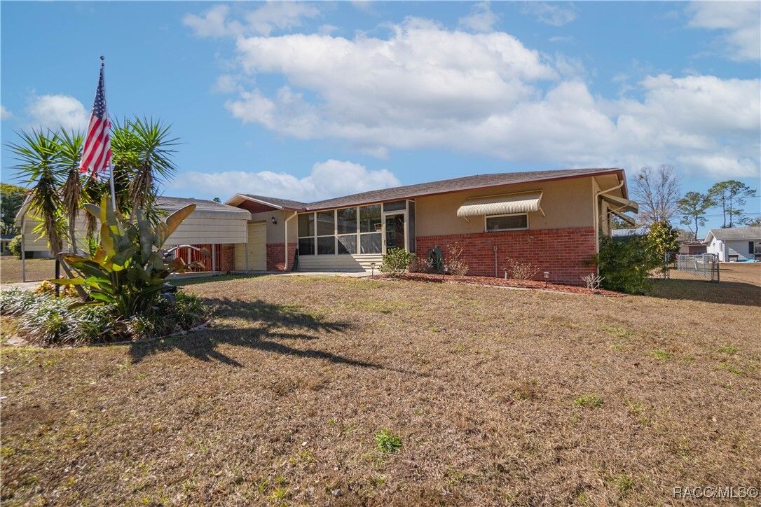 Property Photo: 524 S Jefferson Street FL 34465