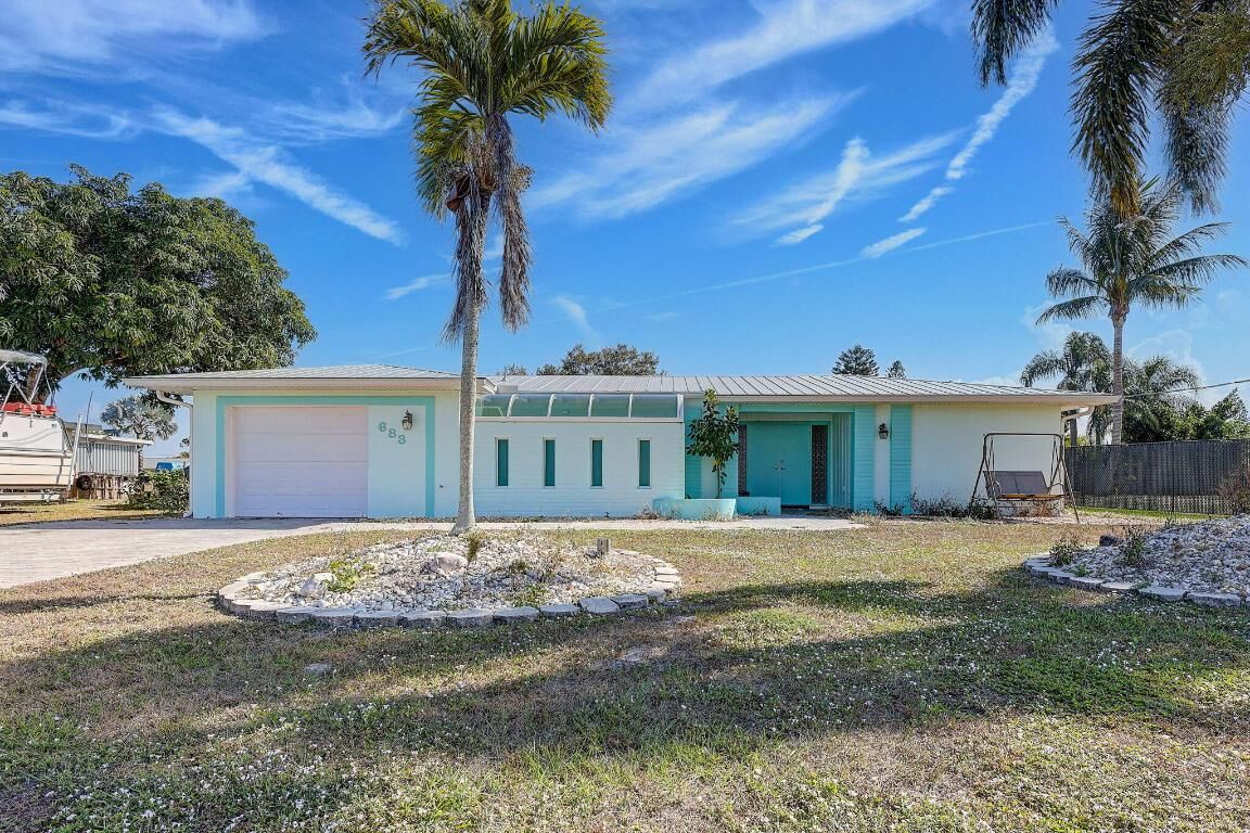 Property Photo:  683 SE Harborview Drive  FL 34953 