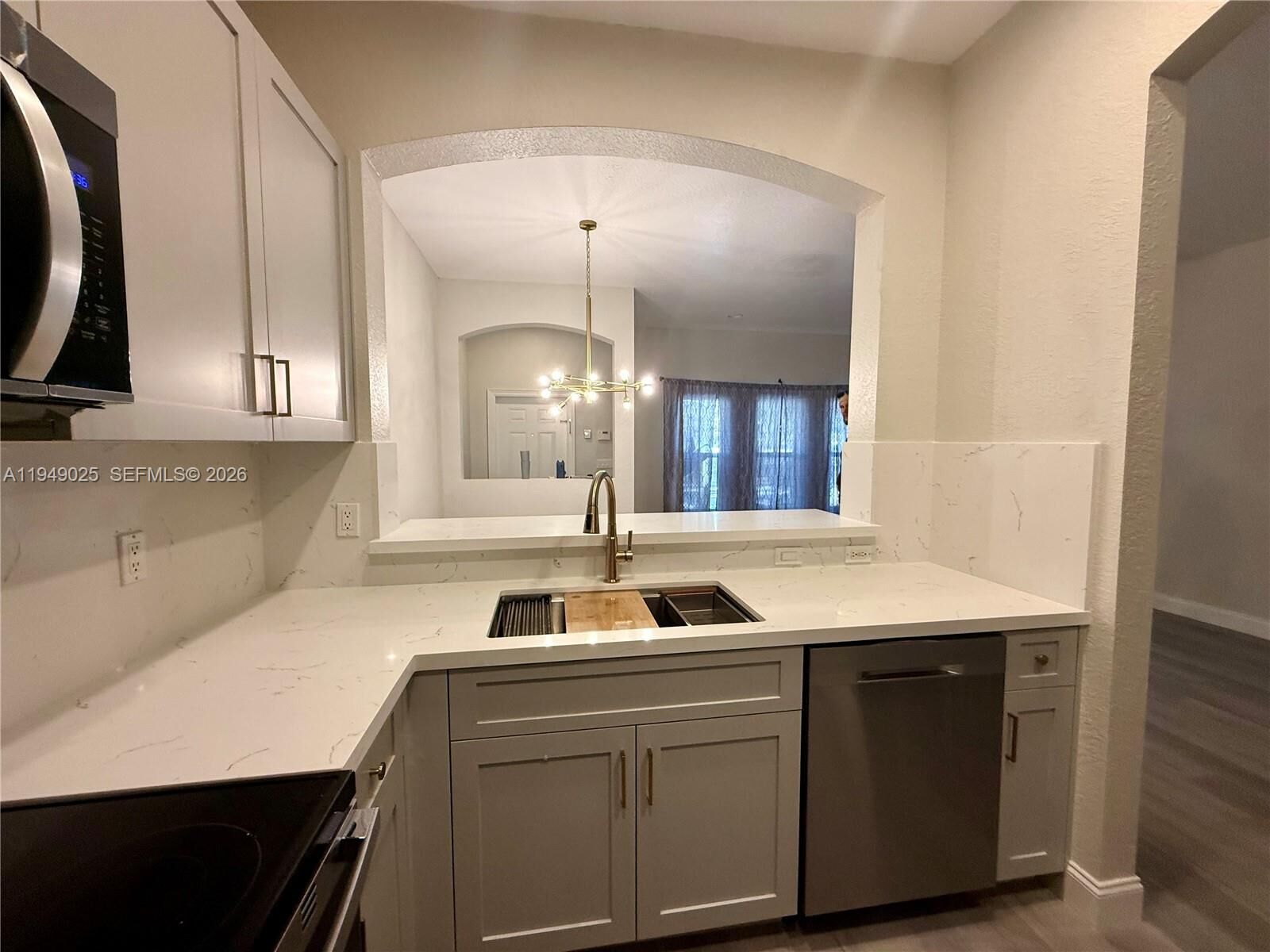 Property Photo:  2511 SW 99th Way 2511  FL 33025 