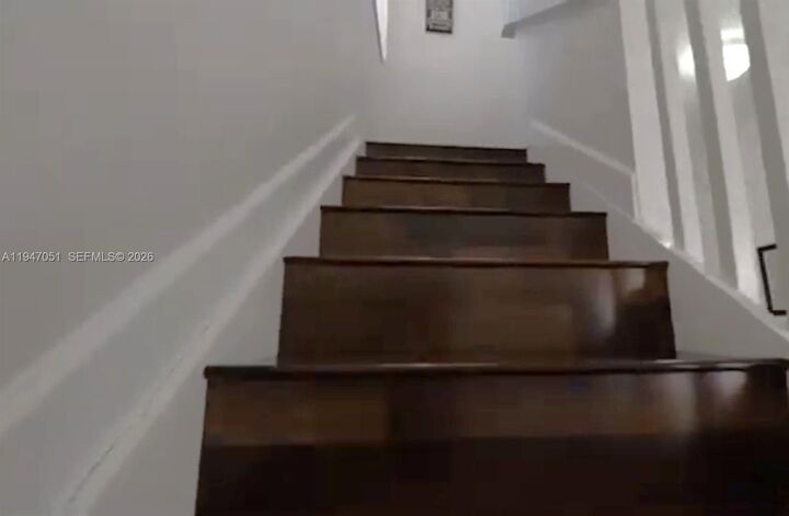 Property Photo:  1485 NE 33rd Rd 101-1  FL 33033 