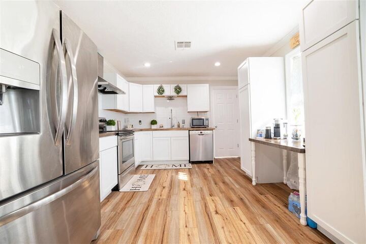 Property Photo:  2797 E Gauthier Road E  LA 70607 