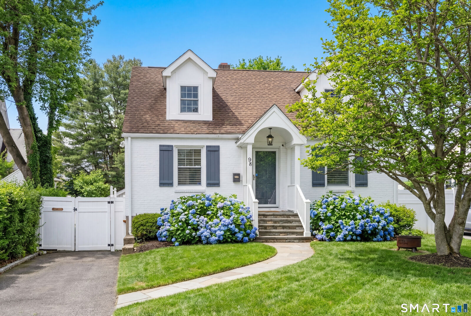 Property Photo:  98 Cambridge Street  CT 06824 