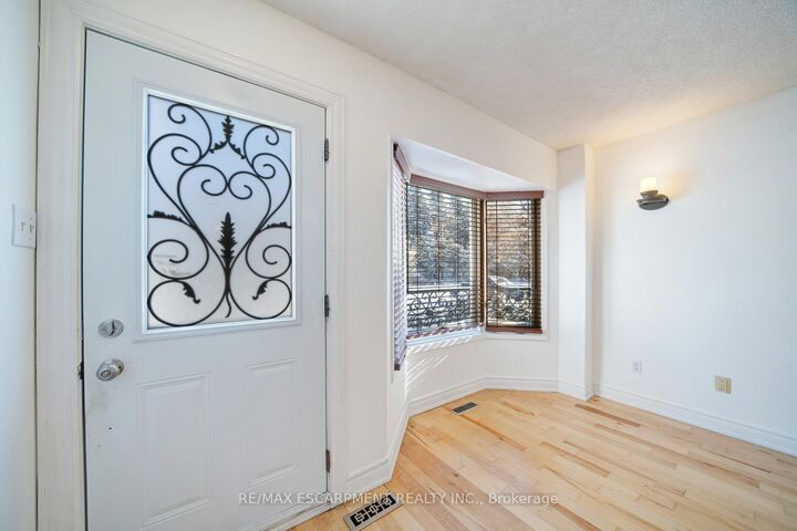 Property Photo:  108 Olde Bayview Avenue  ON L4E 3C7 