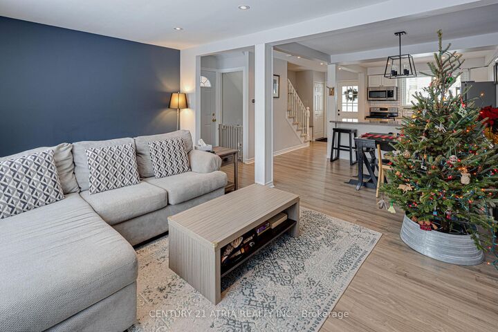 Photo de la propriété: 251 Stouffer Street ON L4A 4Y8