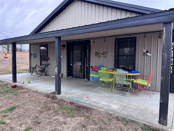 Property Photo: 9893 E 550 Road OK 74364