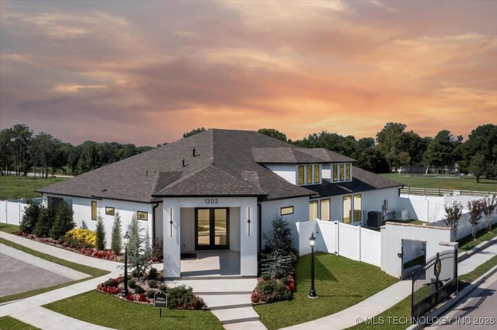 Property Photo:  1209 N 72nd Street  OK 74014 