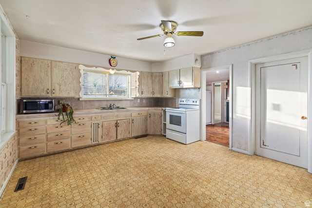 Property Photo:  199 N 300 W  UT 84754 