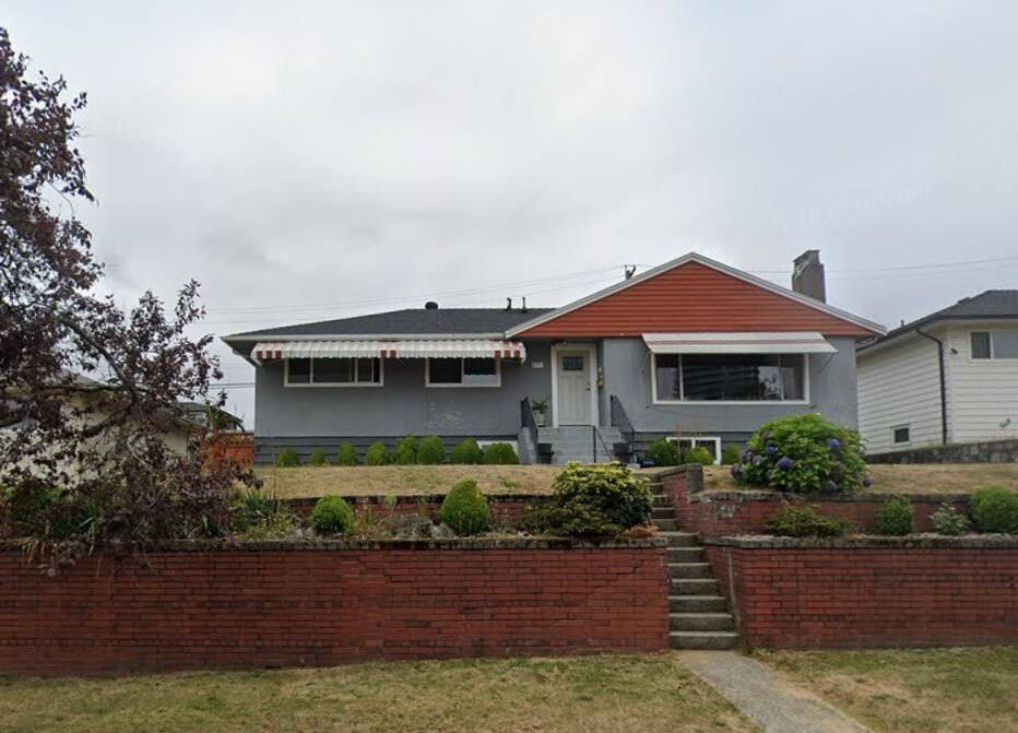 Property Photo: 4771 Ridgelawn Drive BC V5C 3Y1