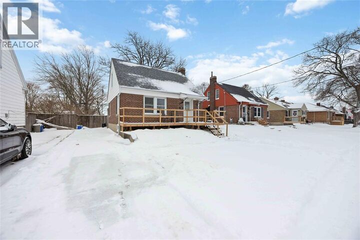 Photo de la propriété:  240 Gibson Street  ON N7T 3N2 