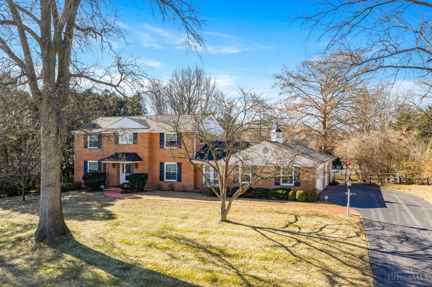 Property Photo:  5913 Countryhills Drive  OH 45233 