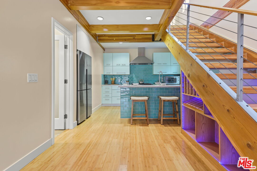 Property Photo:  621 Rose Ave  CA 90291 