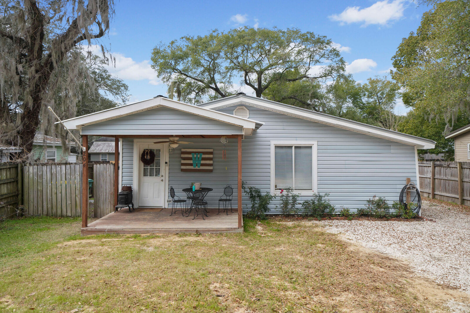 Property Photo:  206 Jones Avenue  FL 32578 